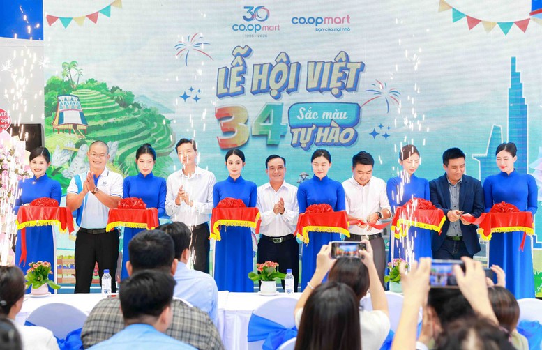 Saigon Co.op mở "Lễ hội Việt - 34 sắc màu tự hào"